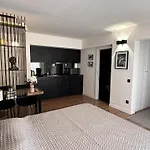 Modern Studio In The Hearth Of Cannes Just A Few Steps From The Croisette Beach Front And Shops - 2242